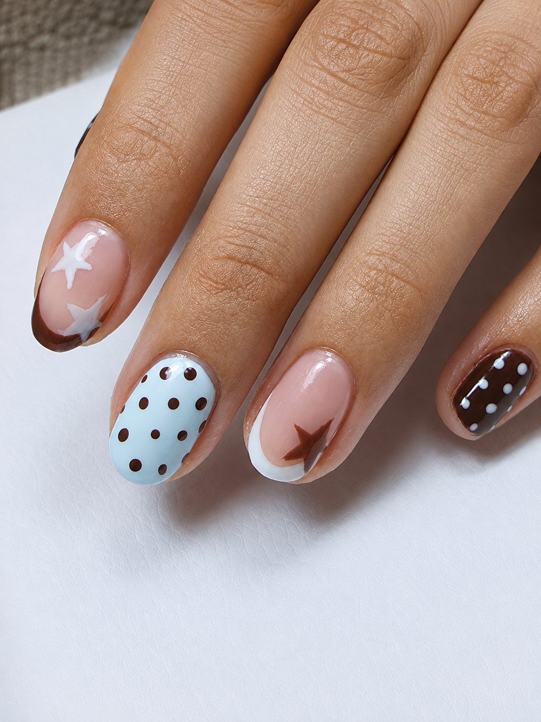 Diseño polka dots con estrellas