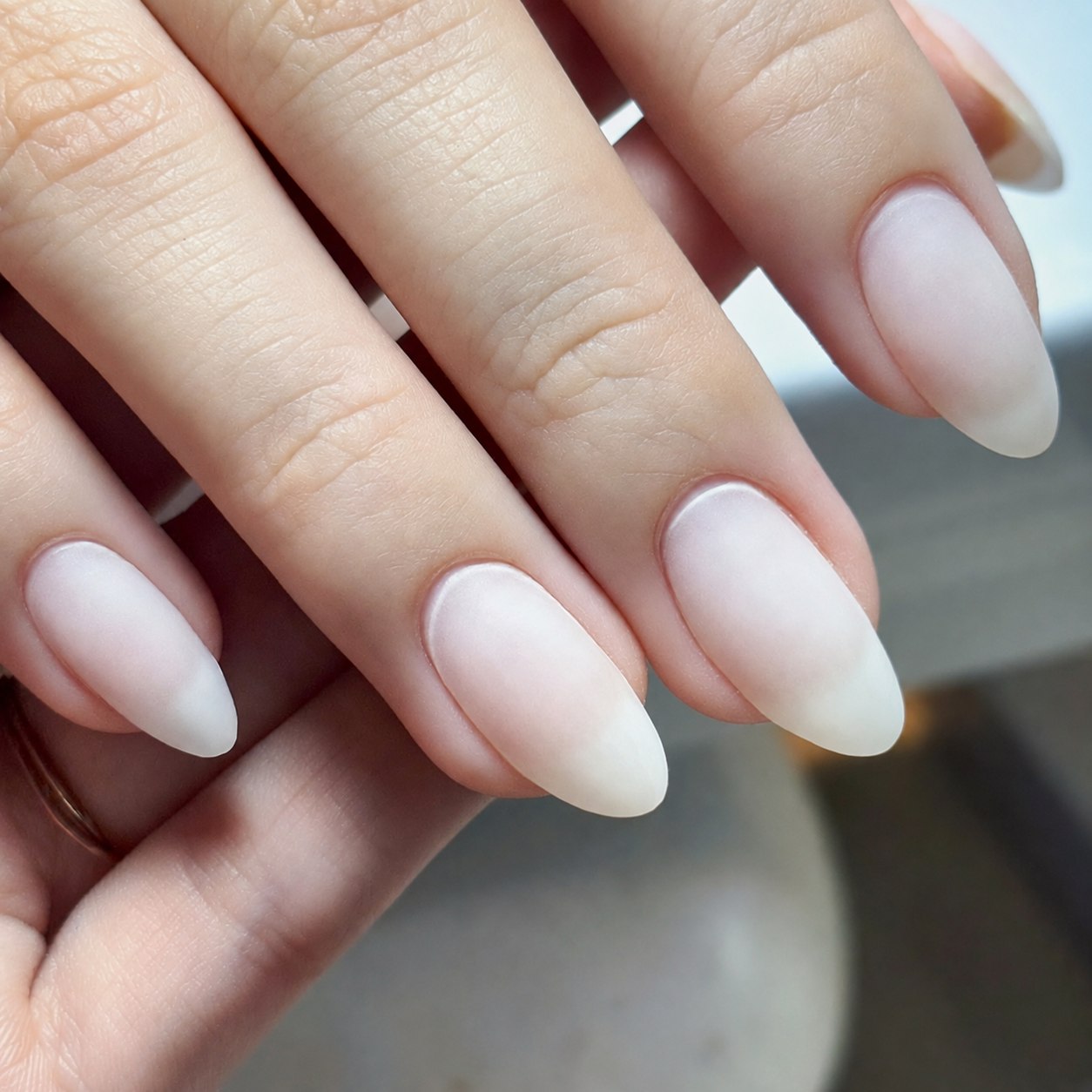 Manicura rusa: acabado natural almendrado